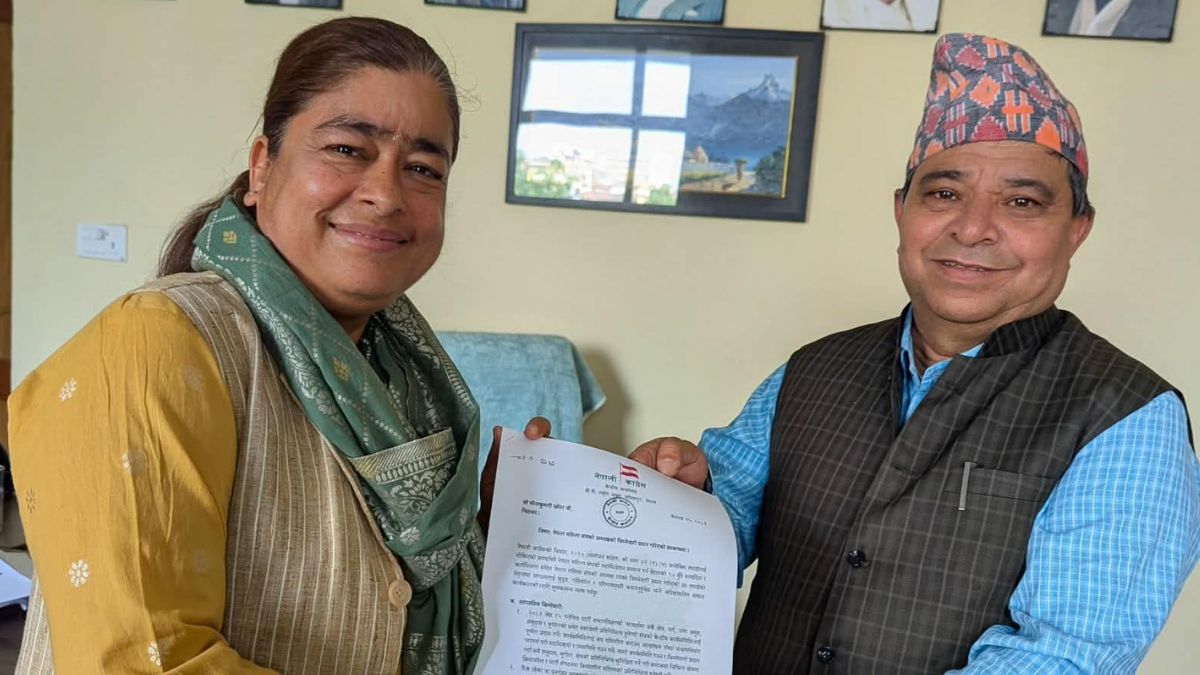 १७ बुँदे कार्यदिशासहित महाधिवेशन सम्पन्न गर्न खरेललाई नेपाल महिला संघको अध्यक्षको जिम्मेवारी हस्तान्तरण