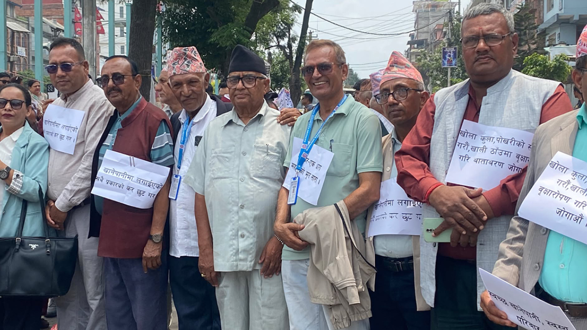 खानेपानीमा लगाइएको कर छुटको माग गर्दै प्रदर्शन