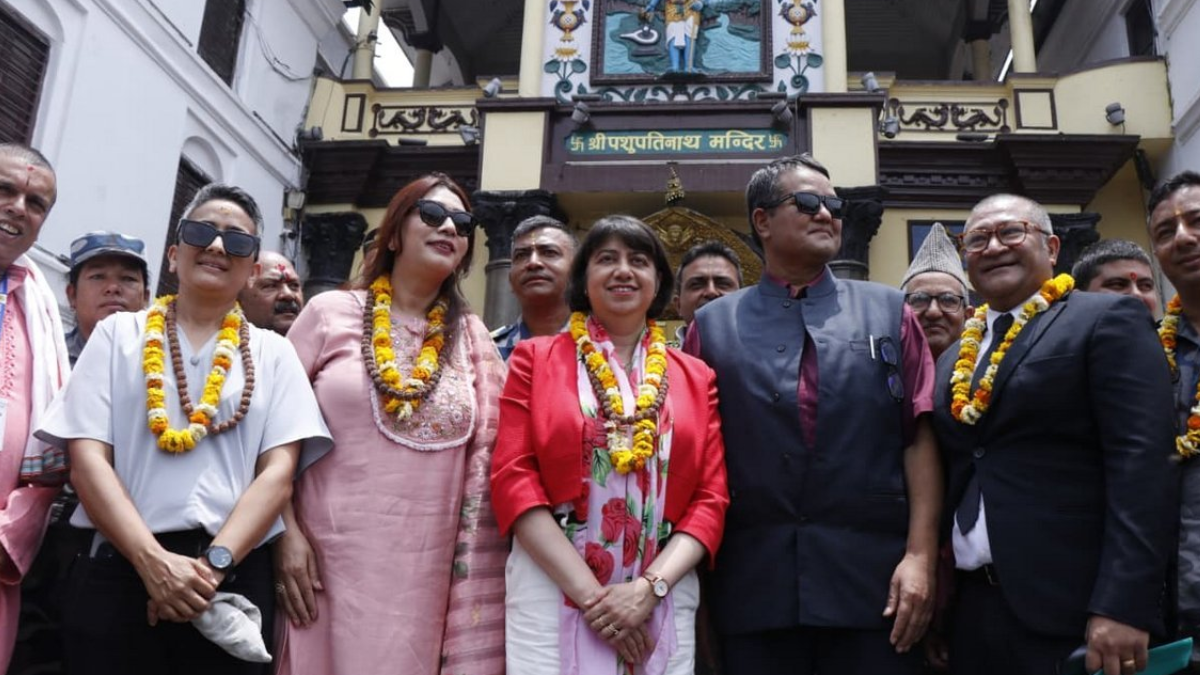 बेलायती मन्त्री सीमाले गरिन् पशुपतिको दर्शन