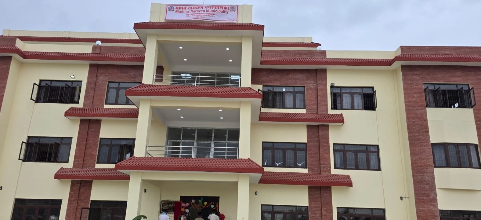 जग्गा दान गरेर नगर प्रमुखद्वारा प्रशासनिक भवन निर्माण