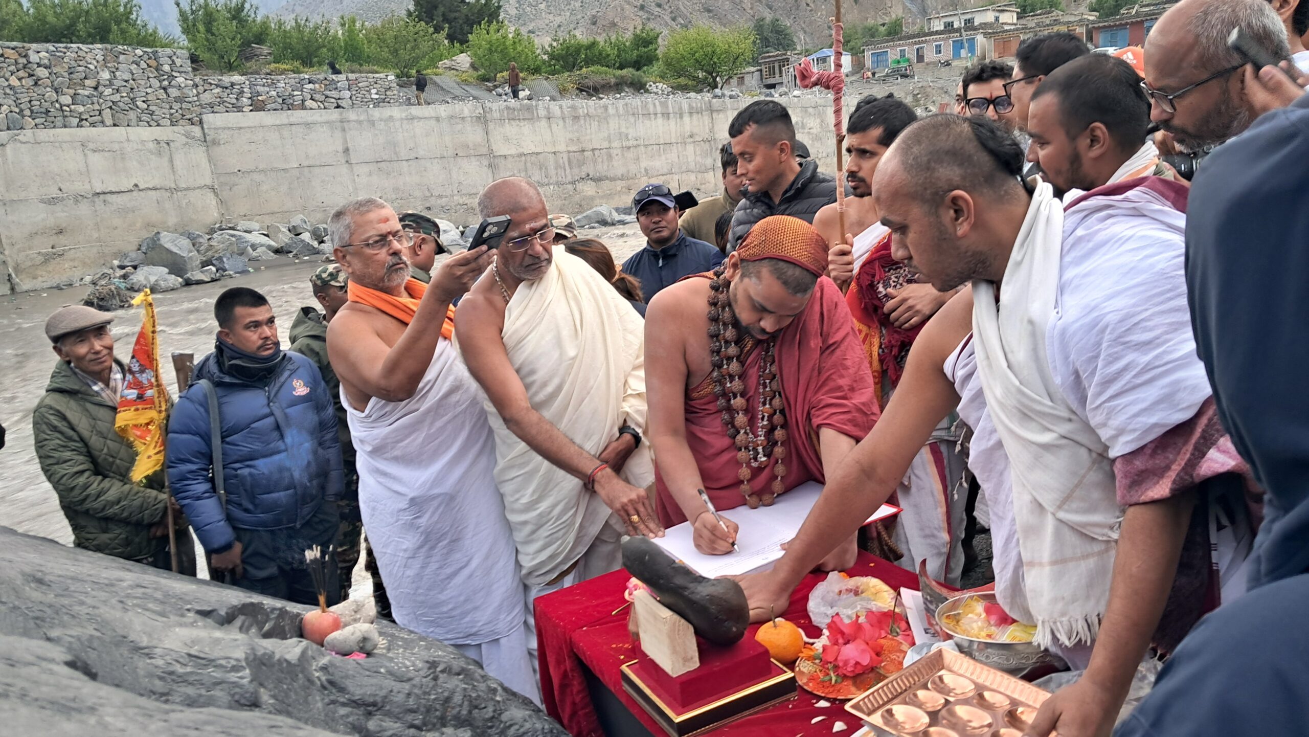 मुस्ताङमा विश्वकै ठूलो शालिग्राम मूर्ति उद्घाटन गरियो, जगद्गुरु शंकराचार्यद्वारा समुद्घाटन