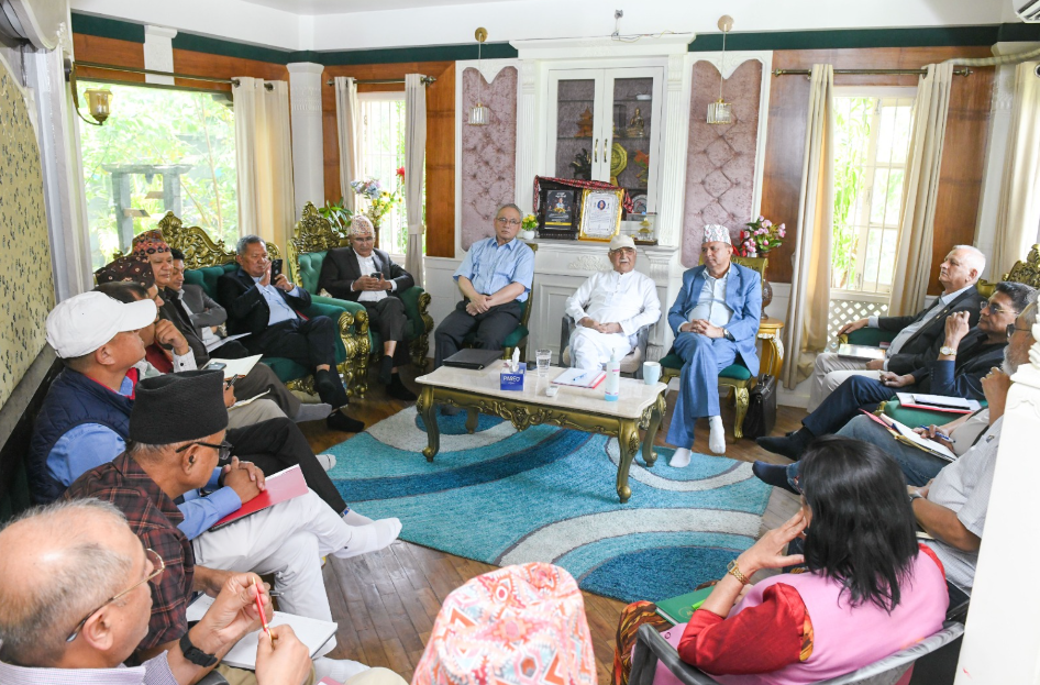 एमाले सचिवालय बैठकमा ओलीको राजीनामा माग, महासचिव पोखरेल पनि सुधारको पक्षमा